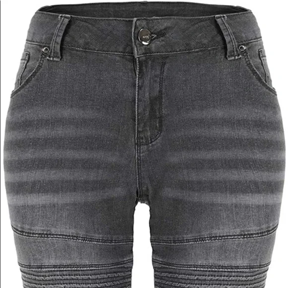 *****Brand New W/No Tag***** Thunder Star, Denim Bermuda Knee Length Shorts. - Picture 1 of 7